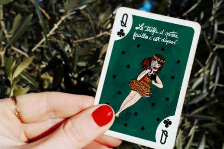 L'art à jouer - Carte de poker - Dame de trefle by Drawings and things / Amandine BELLUZ via le mouchoir - En vente via une campagne ULULE