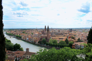Vue-Verone-Voyager-en-Italie_by-Drawingsandthings