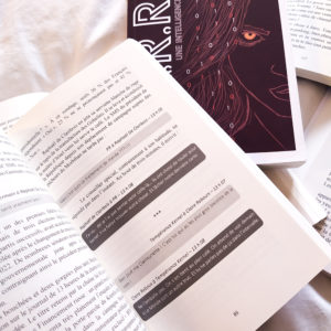 Contenu additionnel. - Une conscience artificielle, Partie 2, un roman d’anticipation qui mêle science-fiction, pandémie et technologies. L’image de la couverture fait référence à un monde futuriste et technologique.