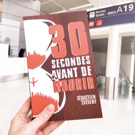 Couverture du roman 30 secondes avant de mourir de Sébastien Théveny, un page-turner captivant, où l’urgence et la tension se manifestent par des visuels dynamiques et percutants.