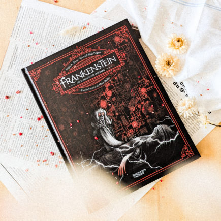 BD coup de cœur : Frankenstein, le mythe original illustré à la carte à gratter. Une expérience visuelle et émotionnelle intense. Découvrez mon avis !