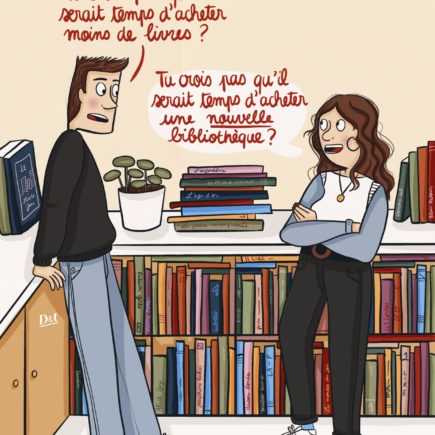 Illustration humoristique : un homme et une femme se disputent devant une bibliothèque pleine de livres, l'homme suggère d'acheter moins de livres, la femme propose d'acheter une nouvelle bibliothèque.